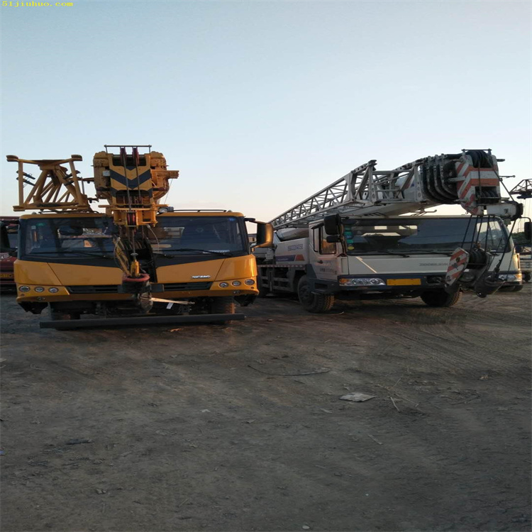 崇州吊车吊挖机正确办法